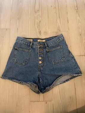 Levi's High-Waist Button-Fly 80’s Mom Shorts